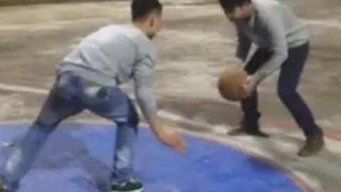 简单实用的野球场过人技巧,掌握此技巧,街球圣地无敌手,叱咤篮坛不是梦!简单易学